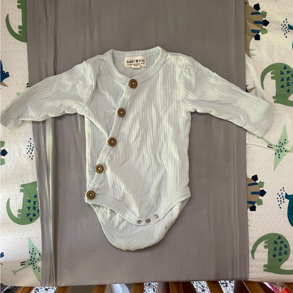 EUC Three Rabbit+Bear long sleeve onesies, sz 0-3 months - Picture 2 of 5